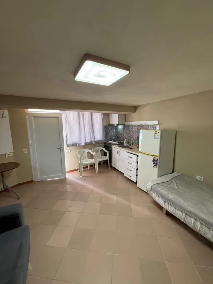Tirana, affitto di appartamento 1+1 Piano 1, 35 m² 250 € (Centro Sanitario Studenti)