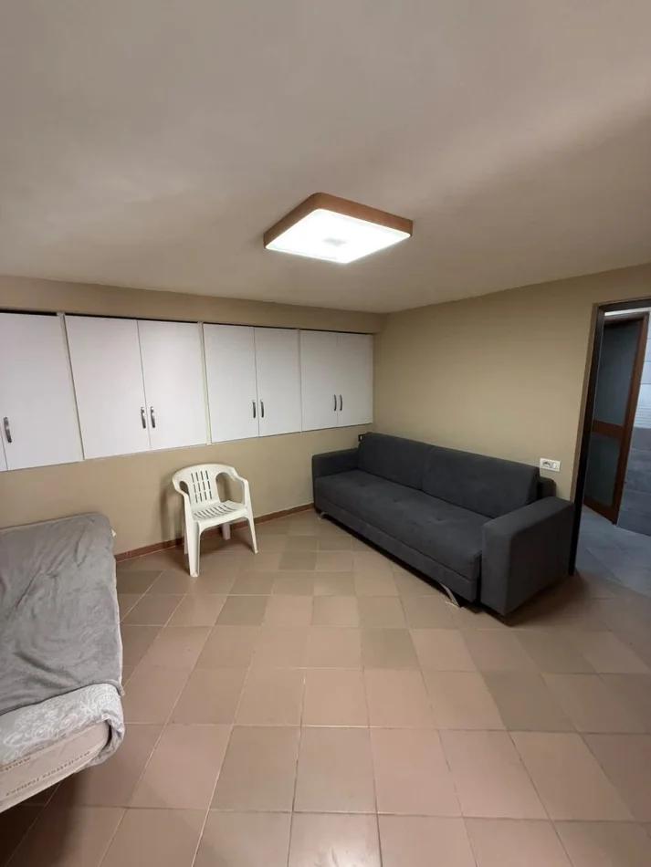 Tirana, affitto di appartamento 1+1 Piano 1, 35 m² 250 € (Centro Sanitario Studenti)