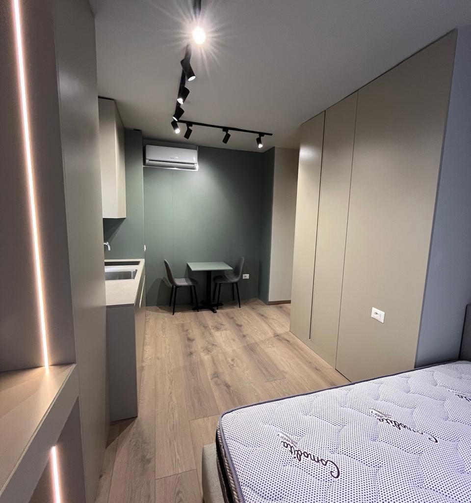 SHITEN 3 STUDIO PER AIRBNB, STACIONI I TRENIT