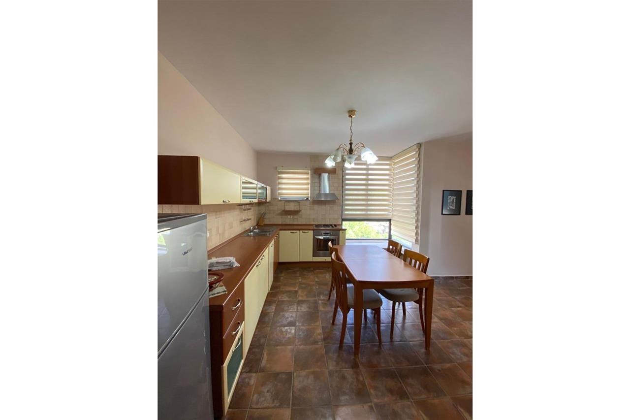 Jepet me qira apartament 2+1 prane Stadiumit Air albania