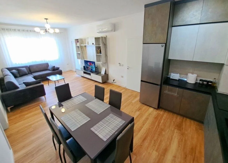 Tirane, jepet me qera apartament 2+1 Kati 8, 100 m² 1.250 € (PAZARI RI)