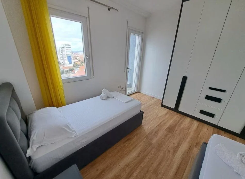 Tirane, affitto appartamento 2+1 Piano 8, 100 m² 1.250 € (PAZARI RI)