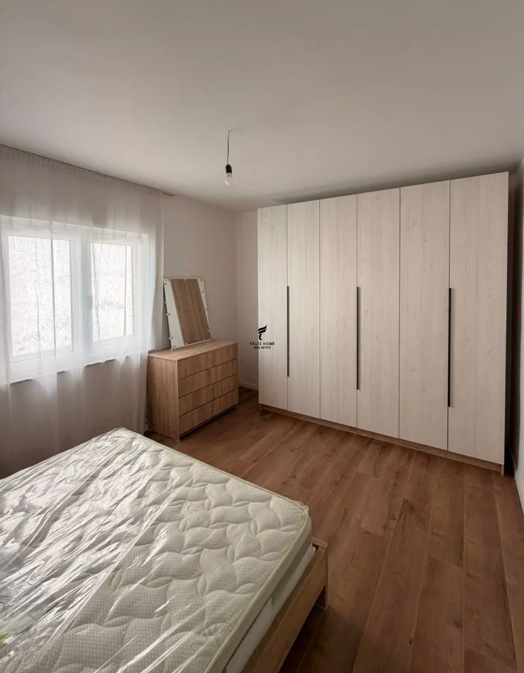 Tirane, affitto appartamento 1+1 al quinto piano, 70 m², 650 € (BLLOKU)