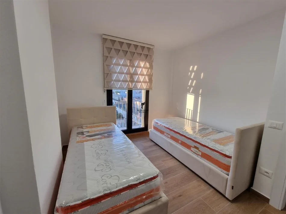 Tirane, jepet me qera apartament 2+1 Kati 8, 100 m² 800 € (KONGRESI I MANASTIRIT)