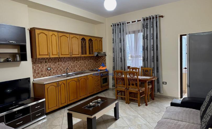 JEPET ME QERA KATI I PARE I NJE VILE 2 KATSHE 45M2 "RRUGA NJ