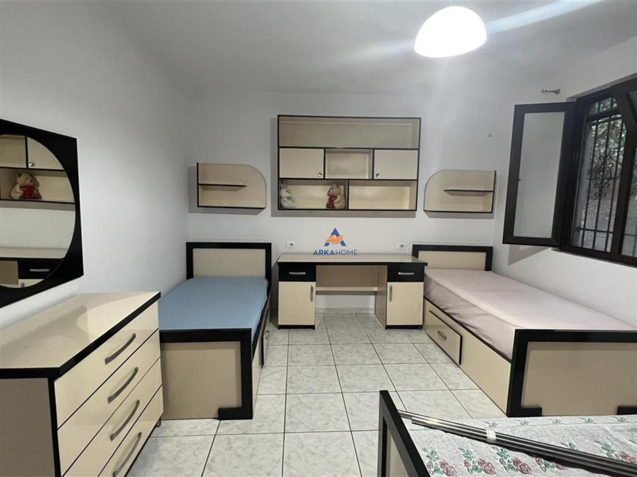 JEPET ME QIRA SHTEPI PRIVATE 2+1 " KOMBINAT" 500 EURO.