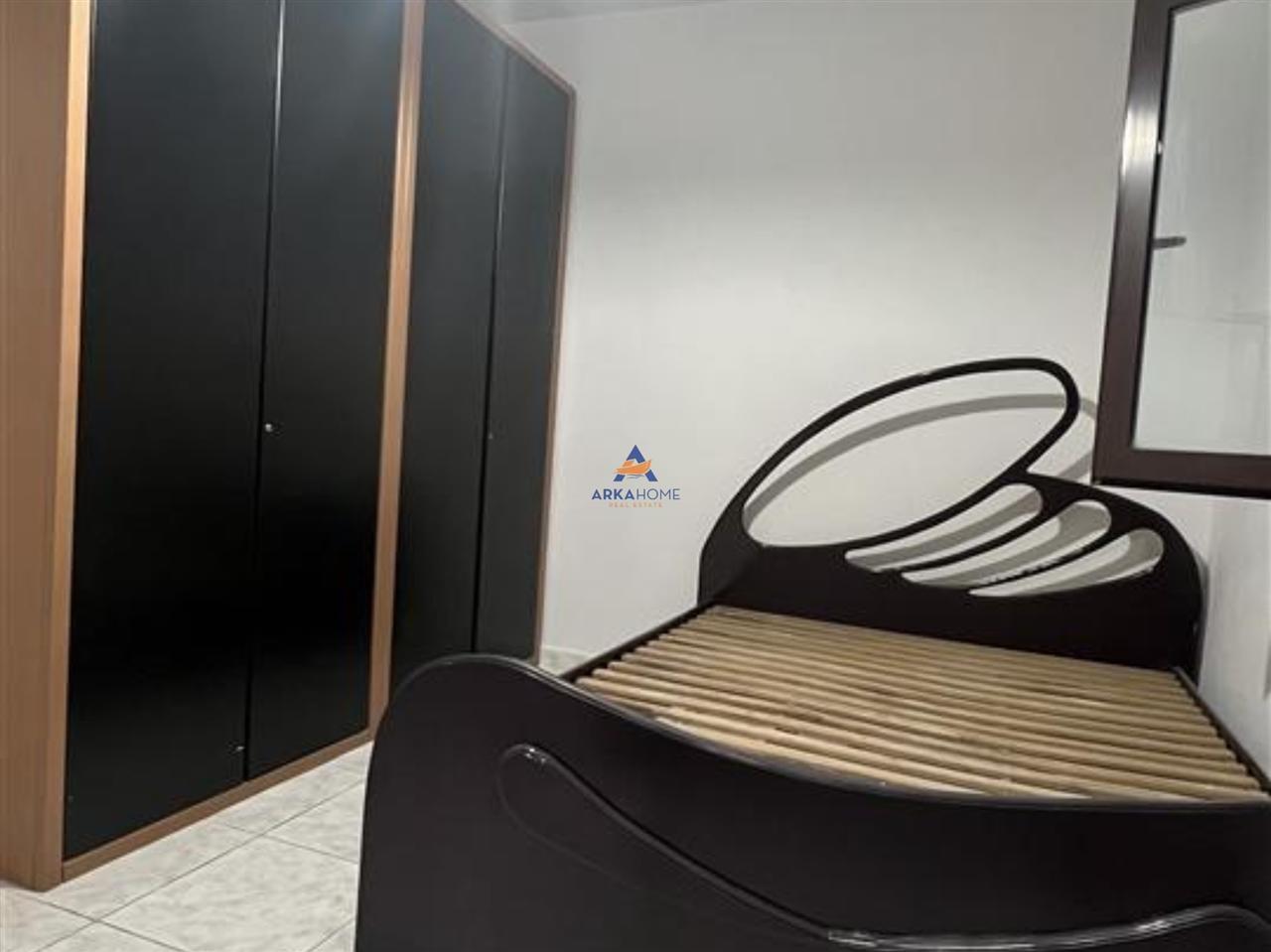 JEPET ME QIRA SHTEPI PRIVATE 2+1 " KOMBINAT" 500 EURO.