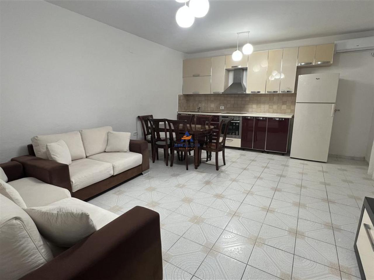 JEPET ME QIRA SHTEPI PRIVATE 2+1 " KOMBINAT" 500 EURO.