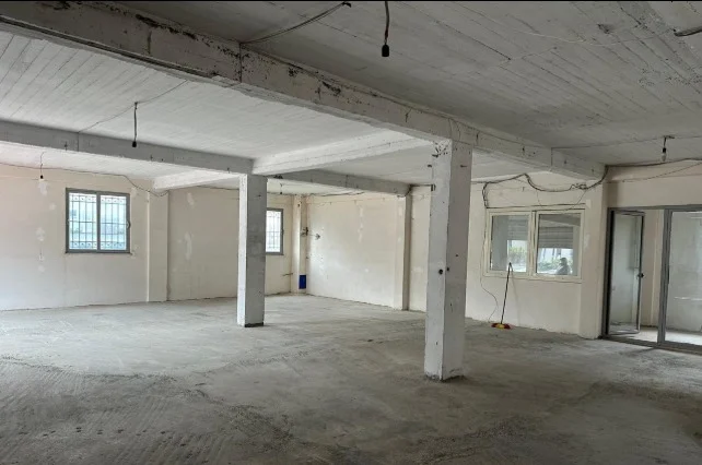 Tirane, jepet me qera magazine Kati 0, 260 m² 700 € (AUTOSTRADA TIRANE-DURRES)