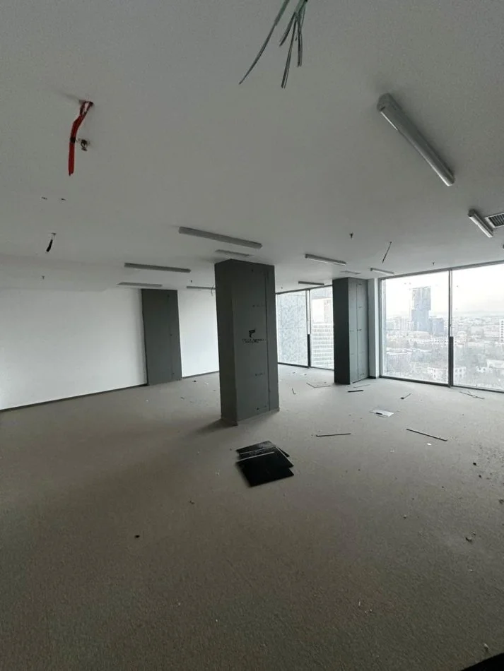 Tirane, affitto ufficio al piano 15, 550 m², 19.250 € (CENTRO DI TIRANA)