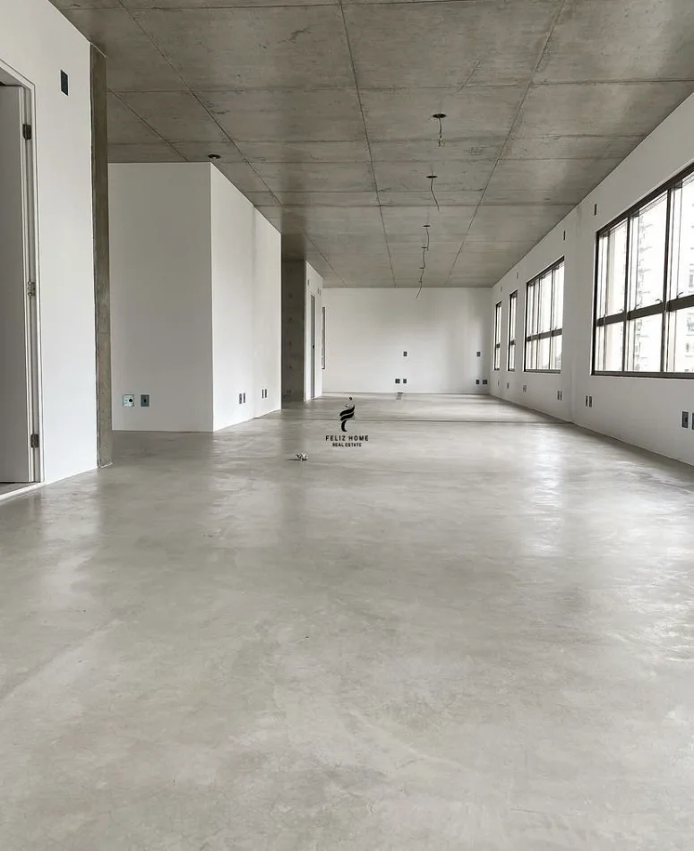 Tirane, jepet me qera zyre Kati 1, 170 m² 4.000 € (KOMUNA E PARISIT)