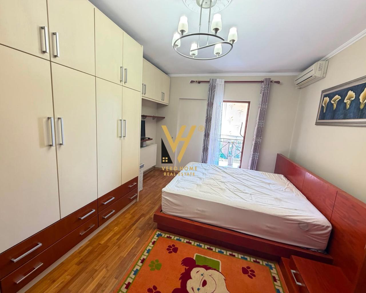 JEPET APARTAMENT 2+1+2+3 BLK ME QERA RRUGA E BARRIKADAVE 85
