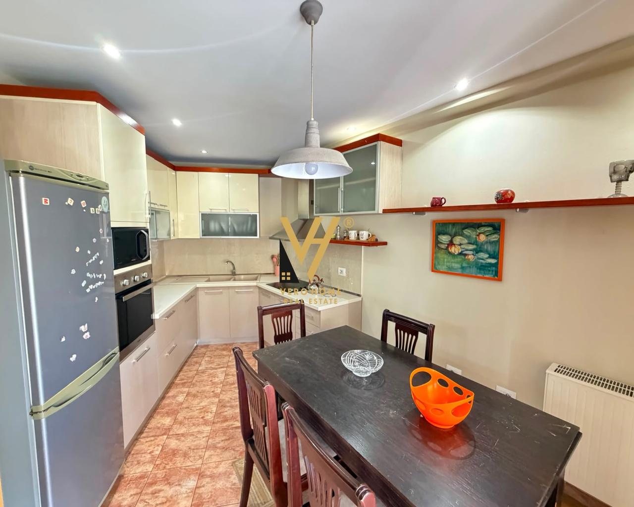 JEPET APARTAMENT 2+1+2+3 BLK ME QERA RRUGA E BARRIKADAVE 85