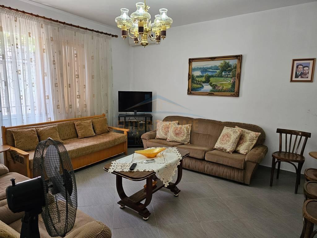 0694603851,Qera, Shtëpi Private, Laprake, Tiranë.
