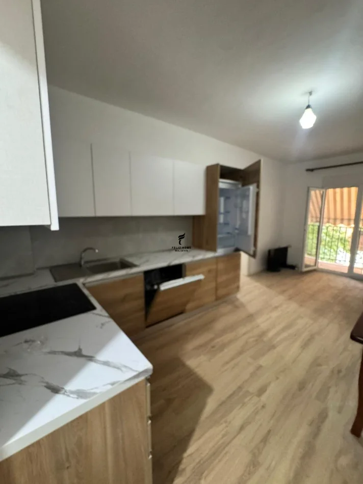 Tirane, affitto appartamento 2+1 Piano 2, 72 m² 550 € (5 MAGGIO)