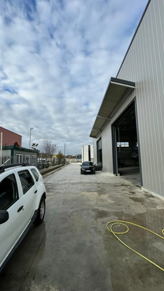 Tirane, locale commerciale in affitto, 1.420 m², 900.000 € (KOMBINAT)