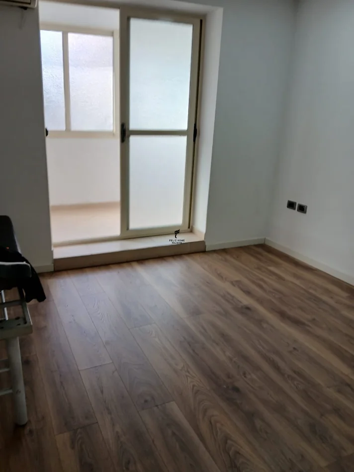 Tirane, affitto ufficio Kati 2, 73 m² 800 € (VIA KAVAJES)