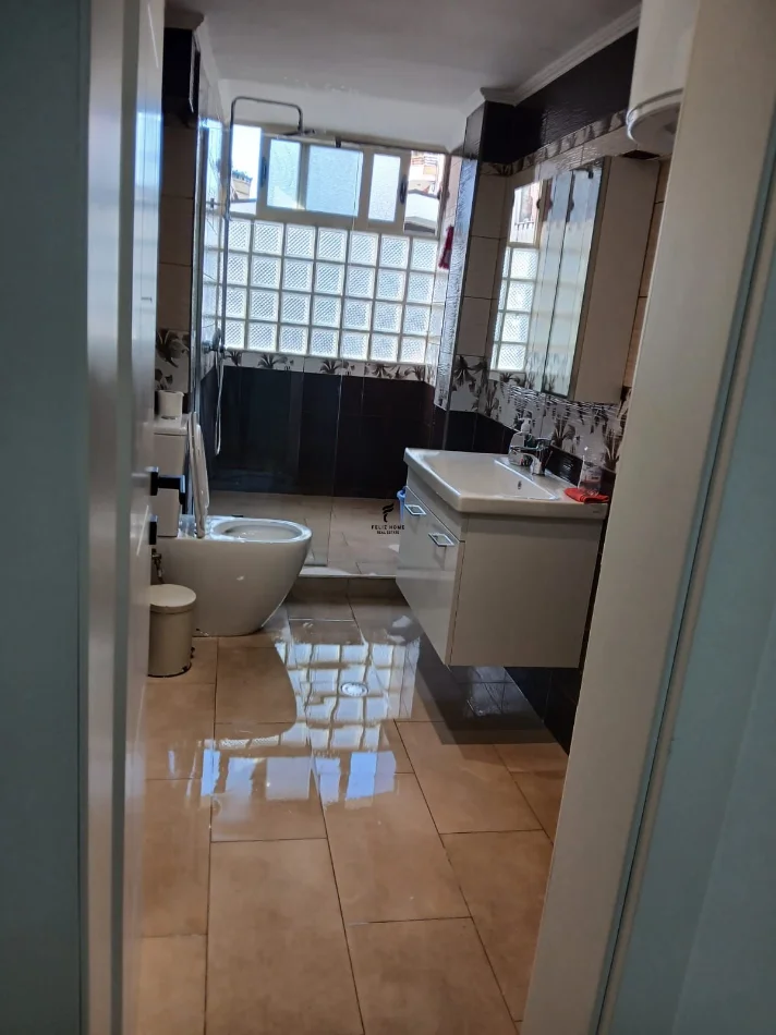 Tirane, affitto ufficio Kati 2, 73 m² 800 € (VIA KAVAJES)