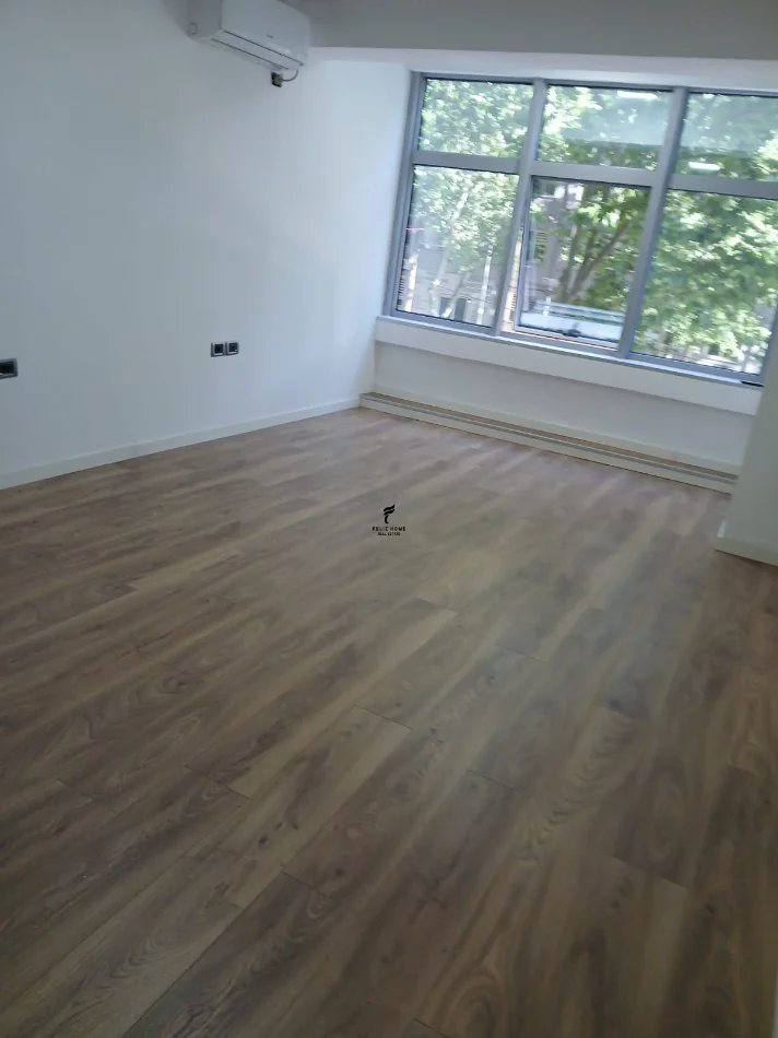 Tirane, affitto ufficio Kati 2, 73 m² 800 € (VIA KAVAJES)