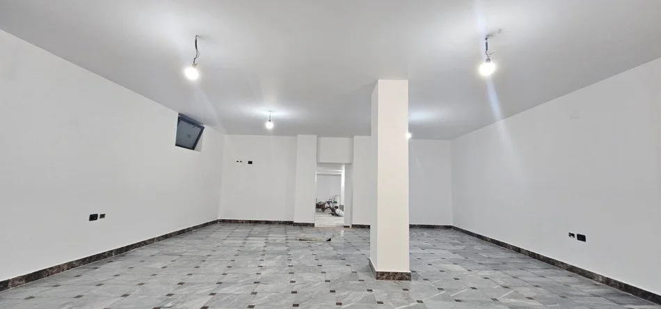 Tirane, affitto negozio Piano 0, 200 m² 3.000 € (BLLOK)