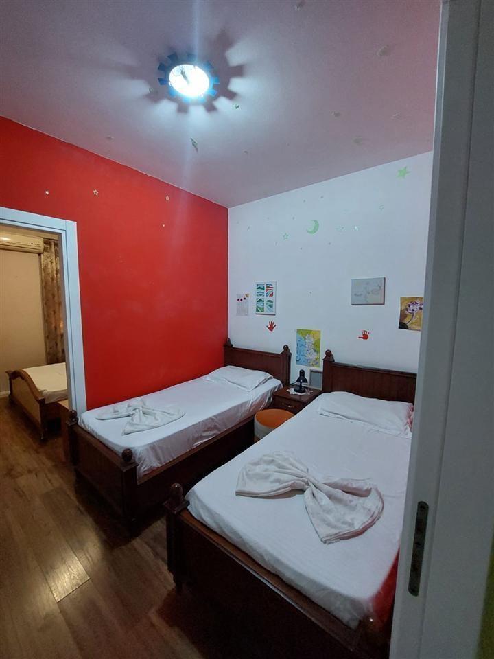SHITET APARTAMENT 2+1 KINOSTUDIO 140.000 EURO