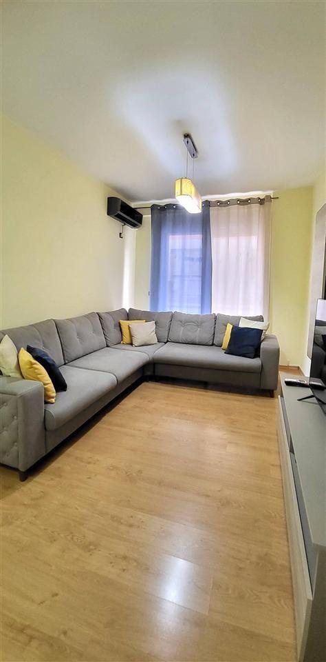 APARTAMENT ME QERA 2+1 RRUGA E BOGDANEVE 1.000 EURO