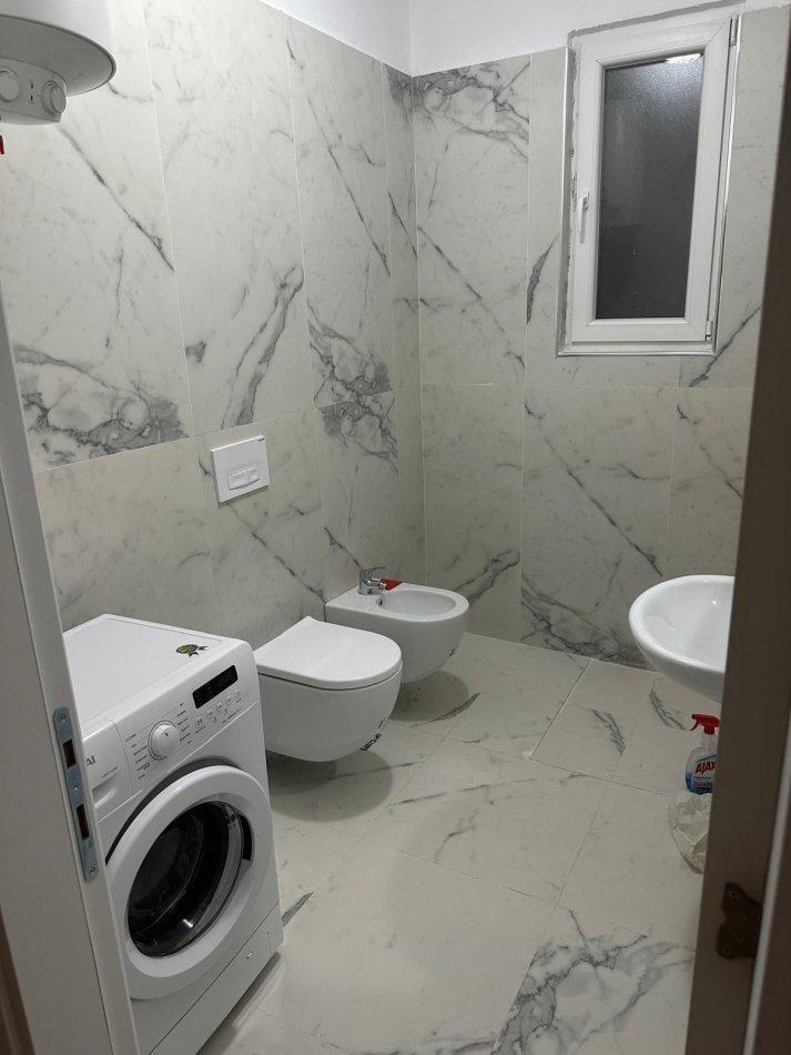 Appartamento con 2+1 camere, 5 piani, 600 euro