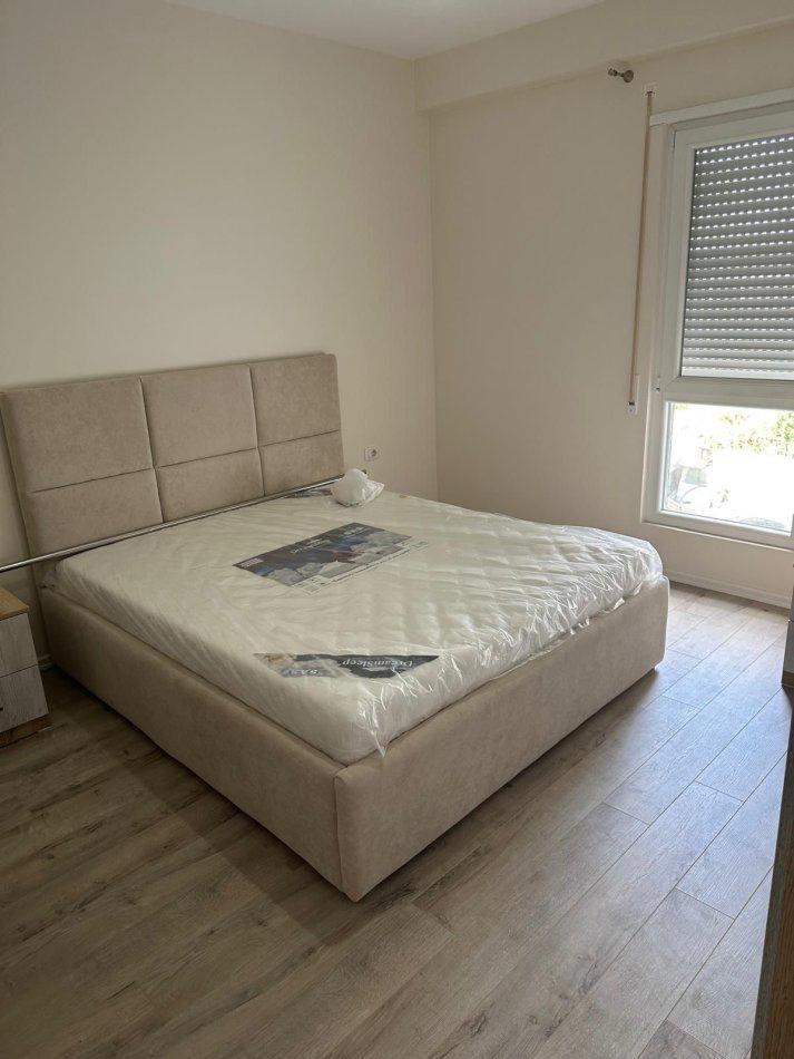 Appartamento con 2+1 camere, 5 piani, 600 euro