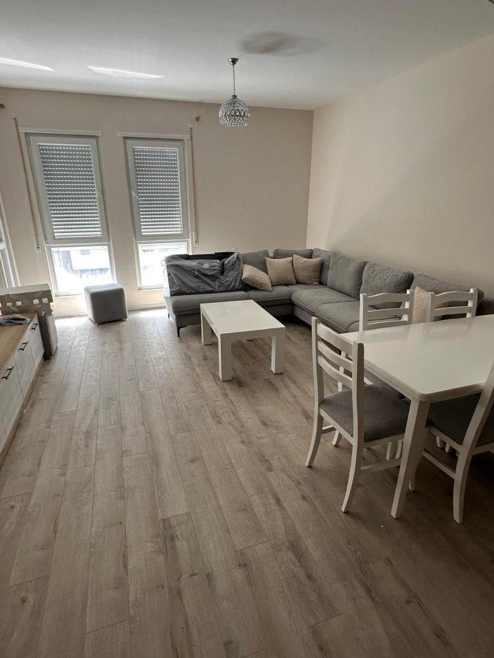 APARTAMENT ME QERA 2+1 5 MAJI 600 EURO