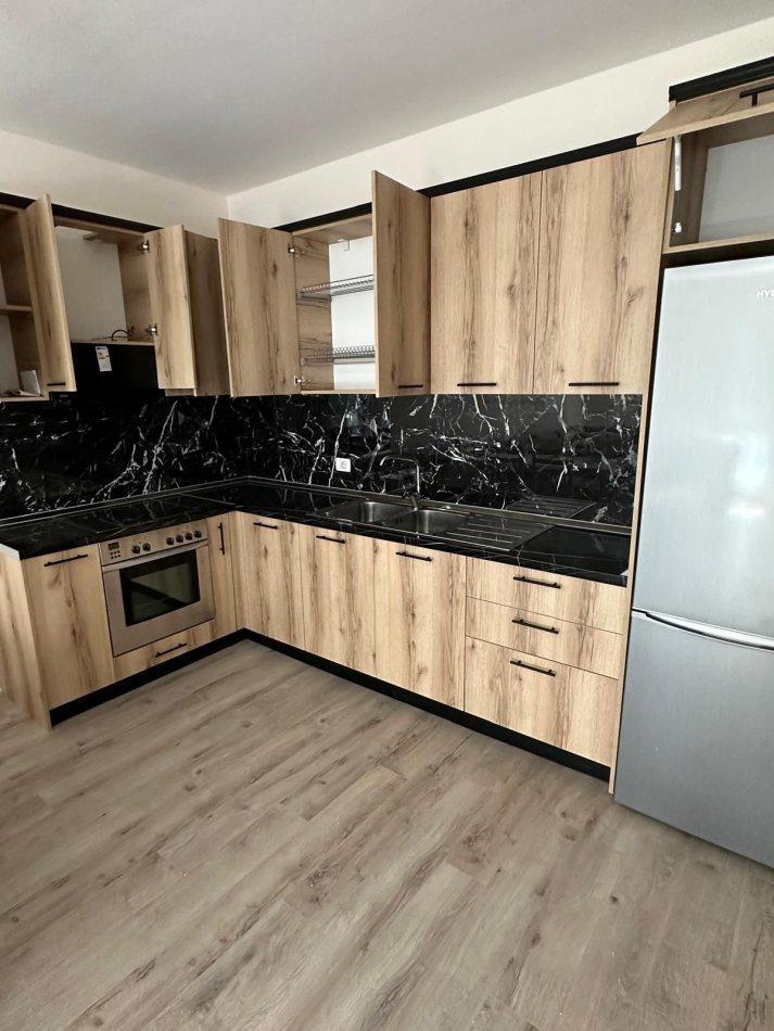 Appartamento con 2+1 camere, 5 piani, 600 euro
