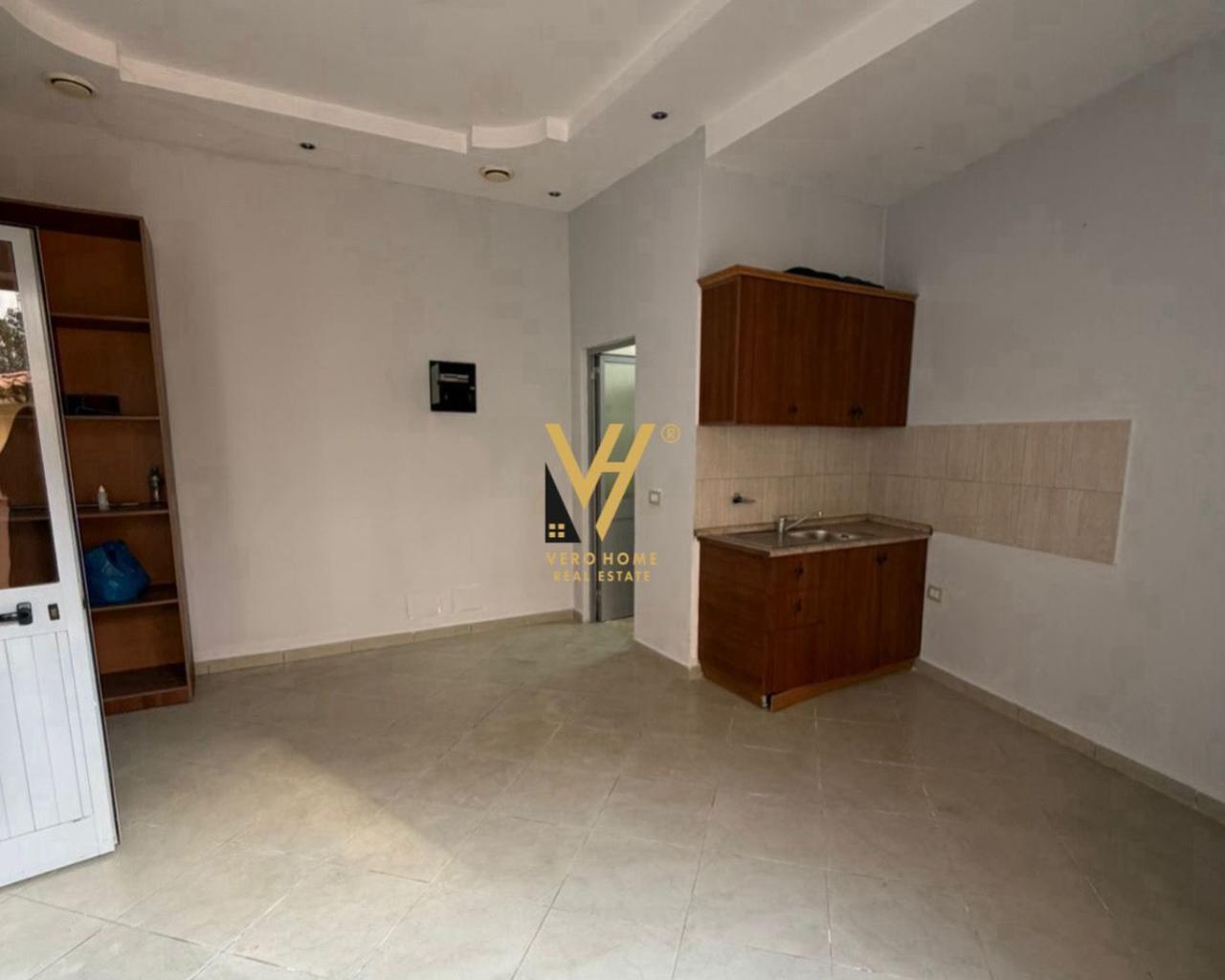 JEPET AMBIENT BIZNESI 40 M2 ME QIRA TE PROKURORIA 39.000 LEK