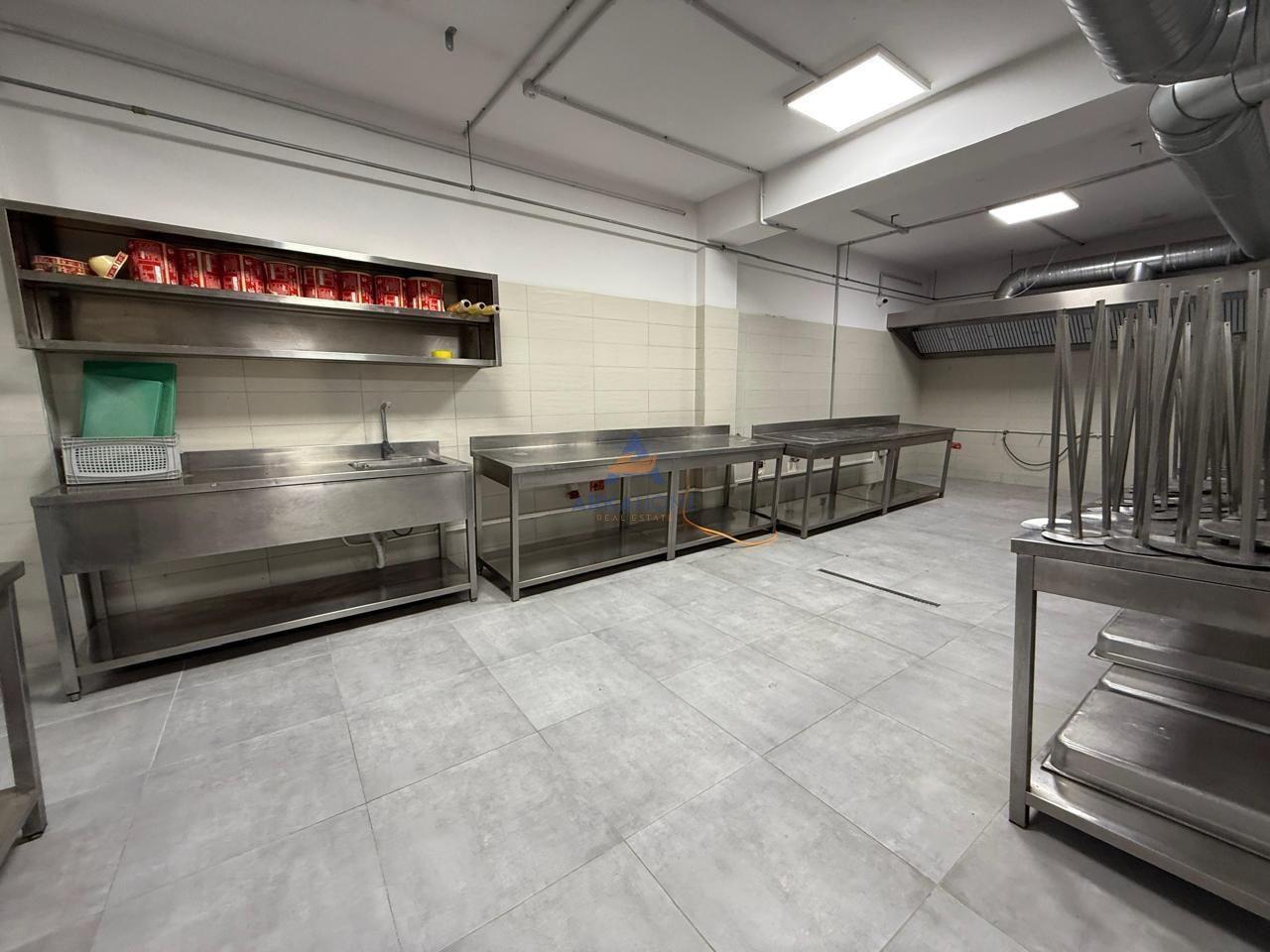 MAGAZINË ME QERA 1200 M2 "KTHESA E KAMZËS" 6000 EURO (PARKIM