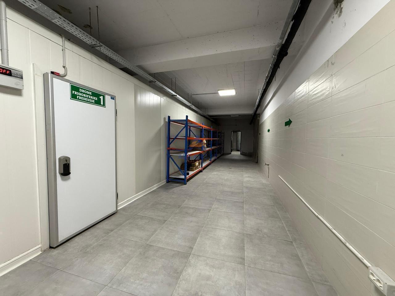 RENTAL STORE 1200 m2 "Kthesa e Kamzës" 6000 EURO (Parking)