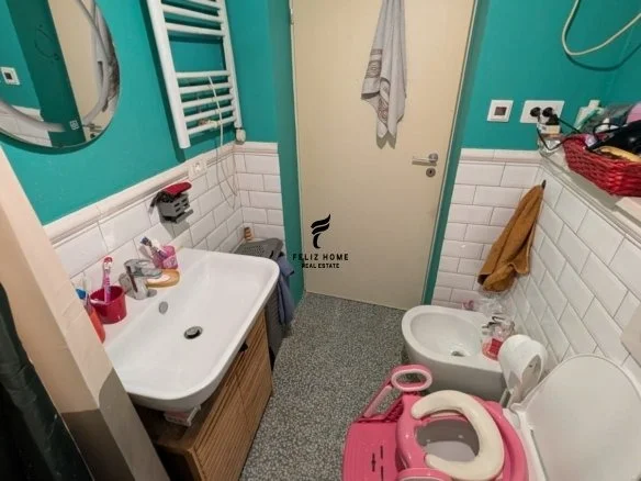 Tirane, vendesi appartamento 2+1+Balcone Piano 3, 75 m² 160.000 € (IN PARCHEGGIO)