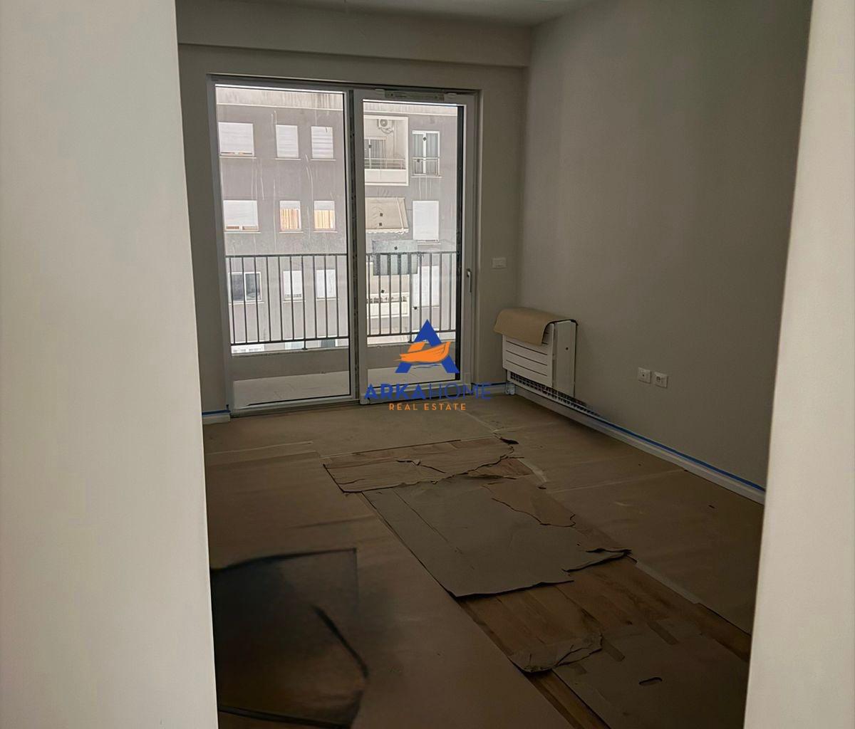 JEPET ME QERA AMBIENT ZYRE "TE KOMUNA E PARISIT" 1000 EURO