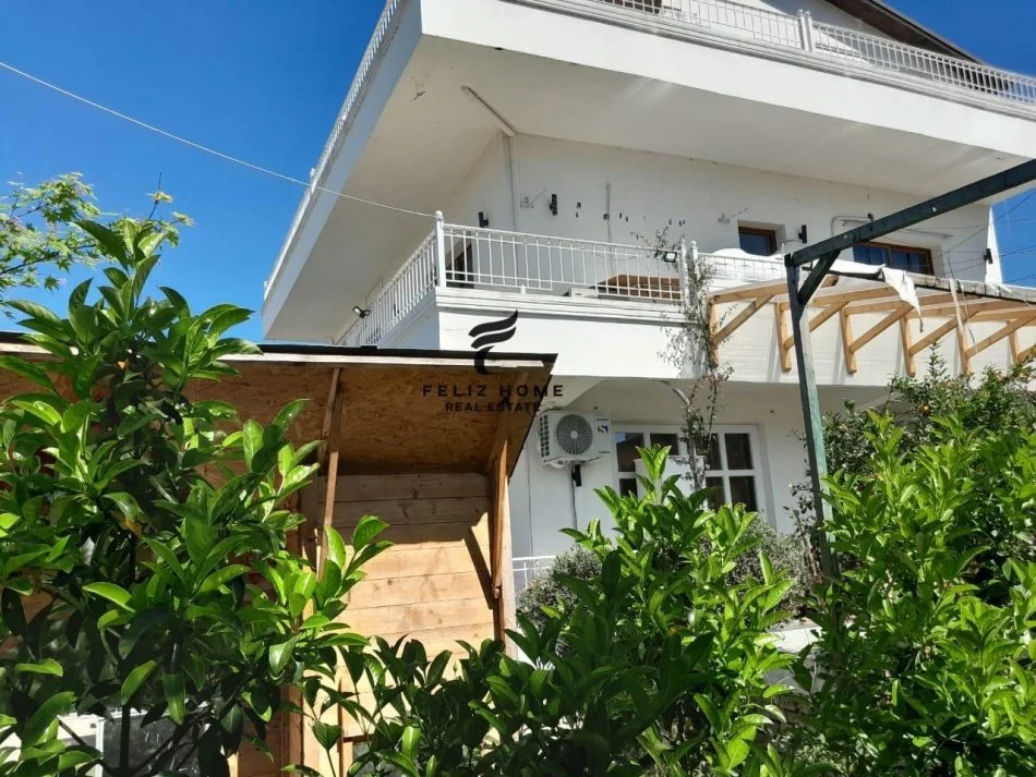 Tirane, affitto villa su 3 piani, 500 m², 1.500 € (KINOSTUDIO)