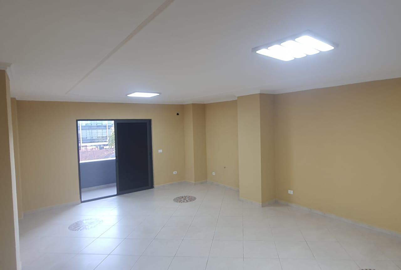 Affitto ufficio al piano terra, Via Kavajes