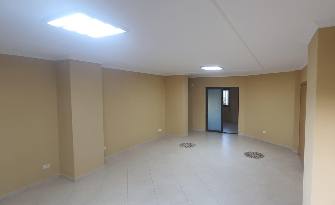 Affitto ufficio al piano terra, Via Kavajes