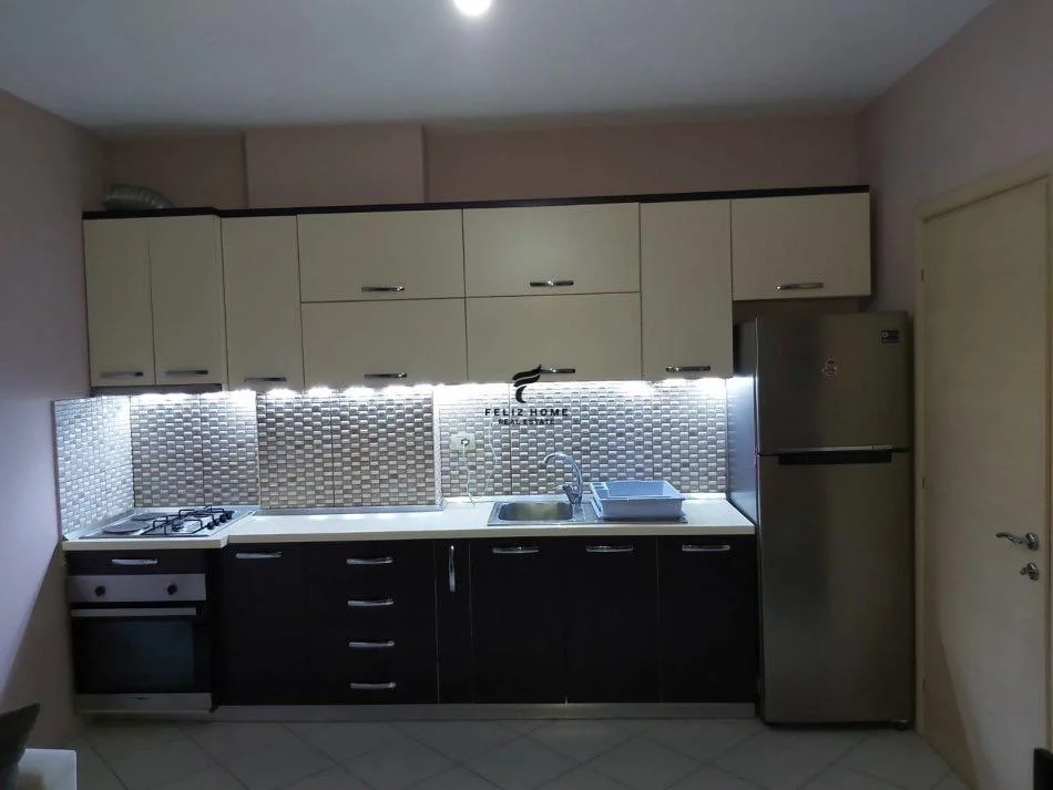 Tirana, affitto appartamento 2+1 Piano 7, 75 m² 450 € (ASTIR)