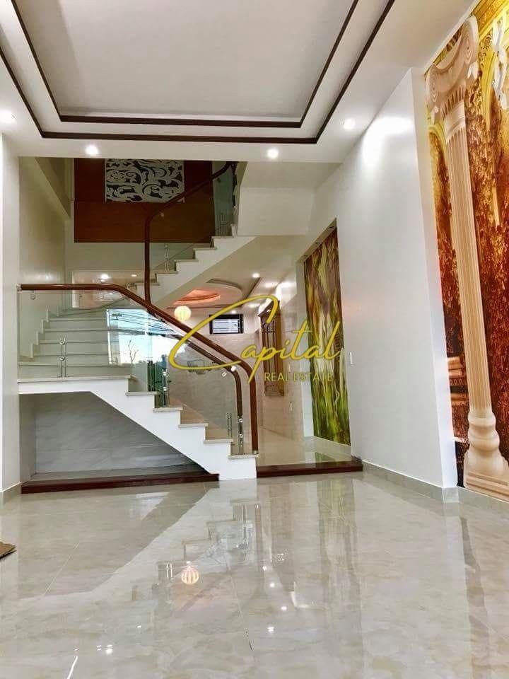 AMBIENT BIZNESI ME QERA 180 M2 RRUGA MYSLYM SHYRI 5000 EURO