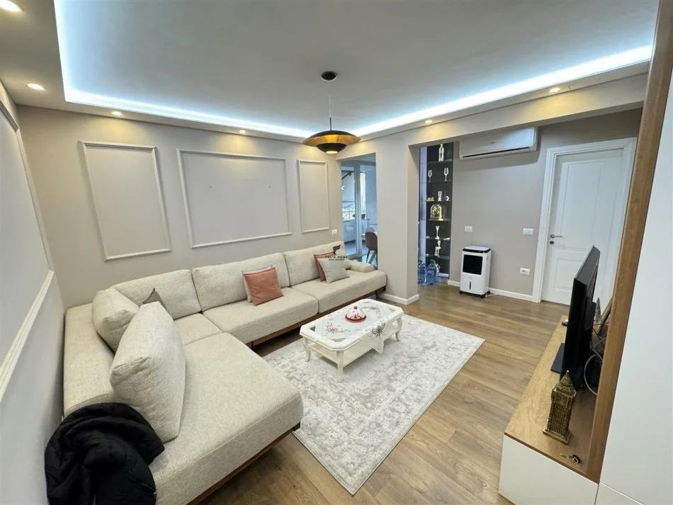 Tirane, shitet apartament 2+1+Ballkon Kati 4, 95 m² 285.000 € (MYSLYM SHYRI)