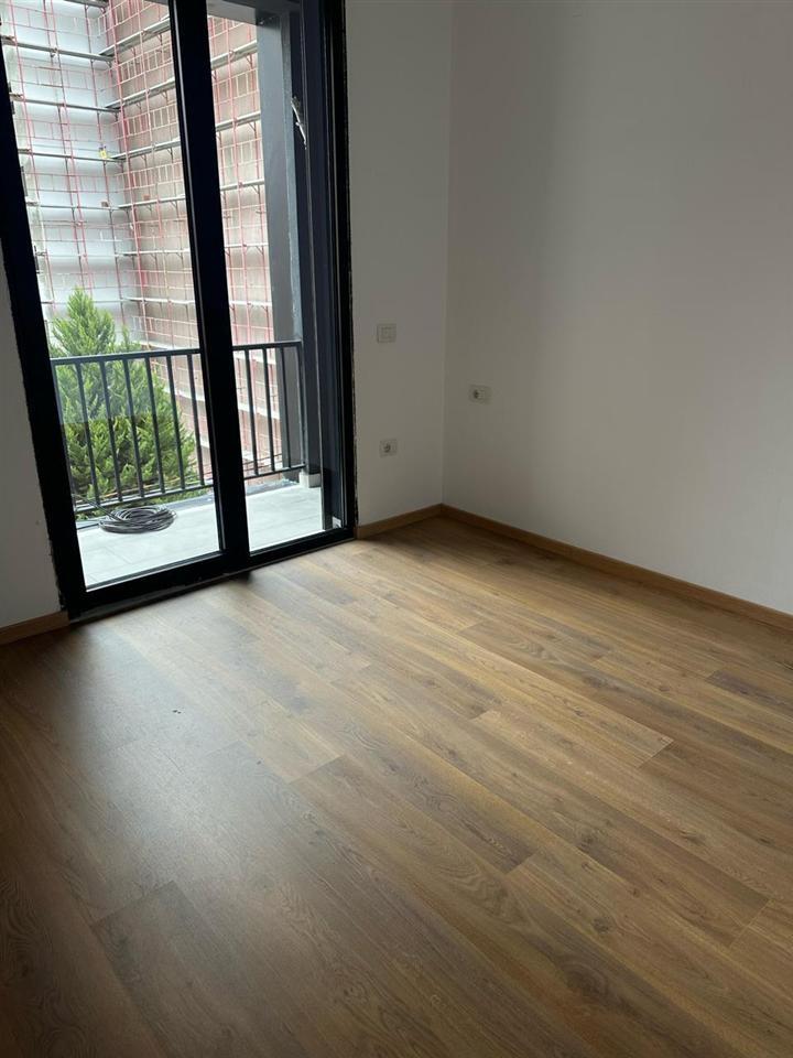 AMBIENT BIZNESI ME QERA 55 M2 PAZARI I RI 550 EURO