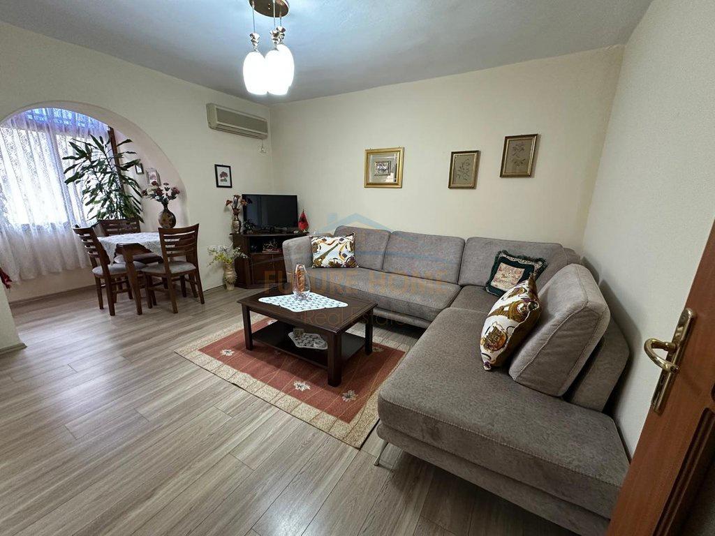 0692268458 Shitet, Apartament 1+1 Rruga e Elbasanit, Tiranë.