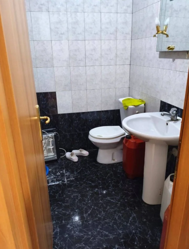 Tirana, appartamento in affitto con 2+1, Piano 2, 110 m², 750 € (CENTRO)