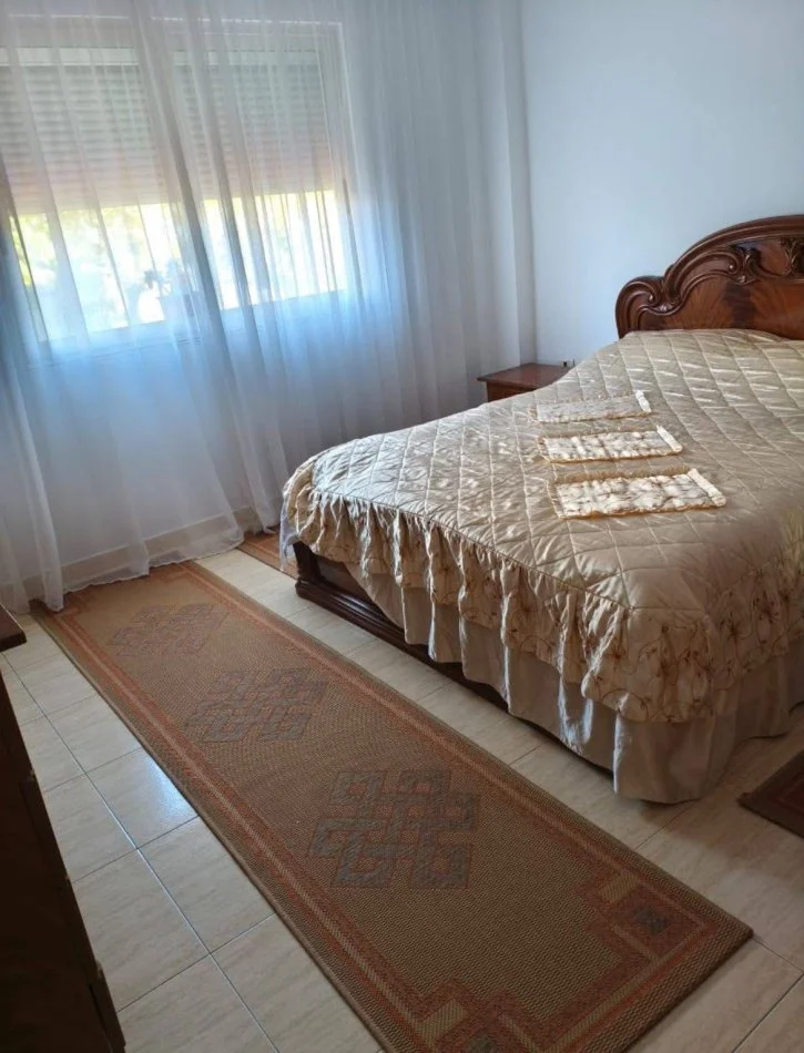 Tirana, appartamento in affitto con 2+1, Piano 2, 110 m², 750 € (CENTRO)
