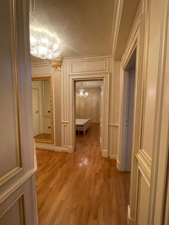 Tirane, affitto appartamento 1+1 al 6° piano, 130 m², 1.100 € (PAZARI RI)