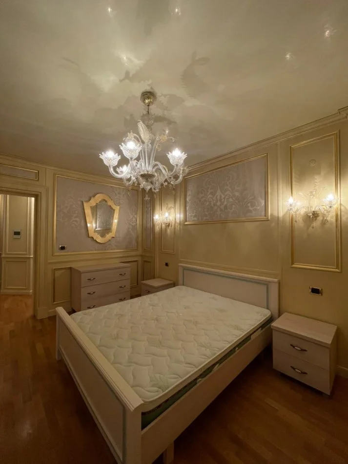 Tirane, affitto appartamento 1+1 al 6° piano, 130 m², 1.100 € (PAZARI RI)
