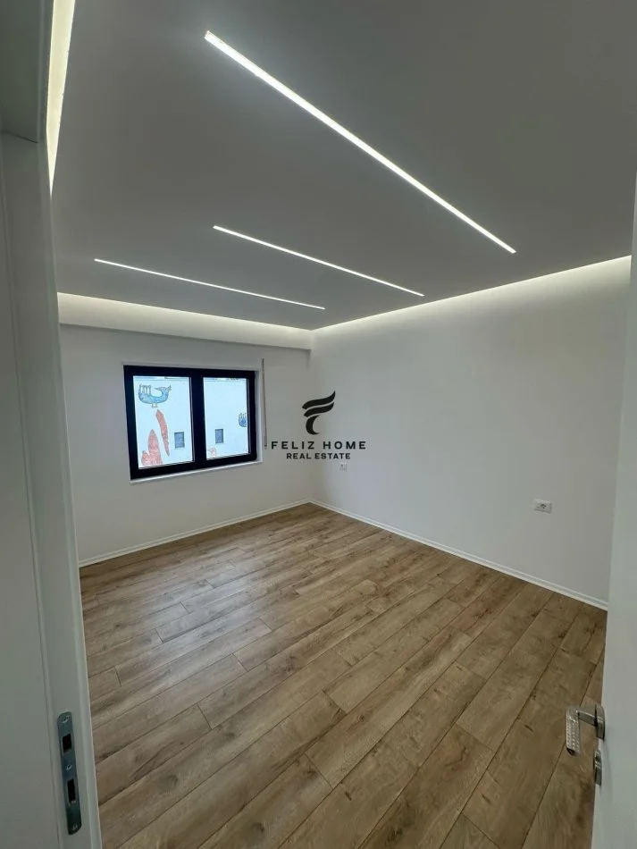 Tirane, vendesi appartamento 1+1 con balcone, Piano 4, 65 m², 130.000 € (KODRA E DIELLIT)