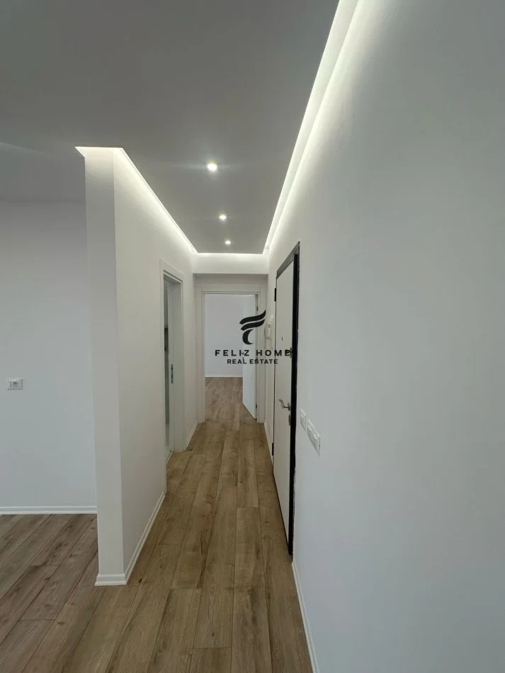 Tirane, vendesi appartamento 1+1 con balcone, Piano 4, 65 m², 130.000 € (KODRA E DIELLIT)