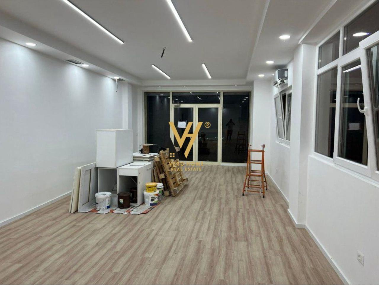 JEPET AMBIENT BIZNESI 75 M2 ME QERA TE BRRYLI 75.000 LEKE